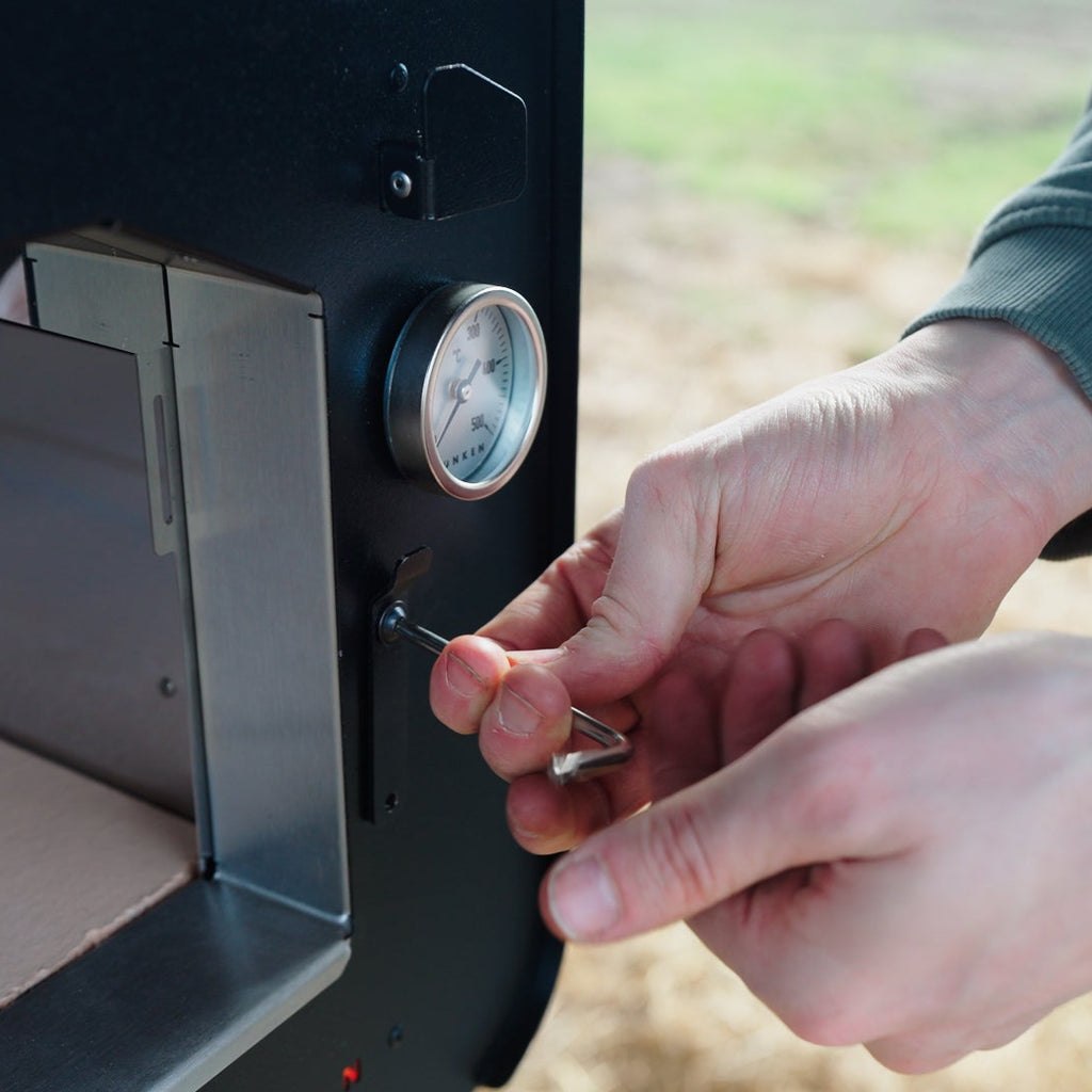 Mounting the Bread Door to the Vonken.